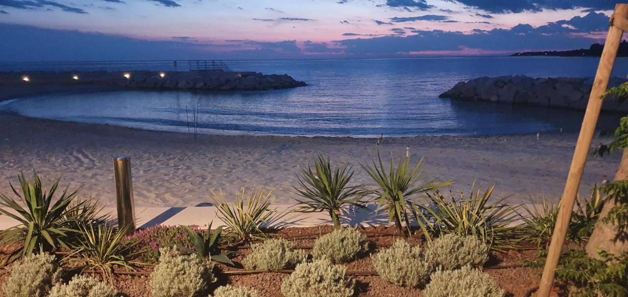 New!!! New Riva Luxury One - With Sunny Terrace & Big Garden Apartment Poreč Exterior foto