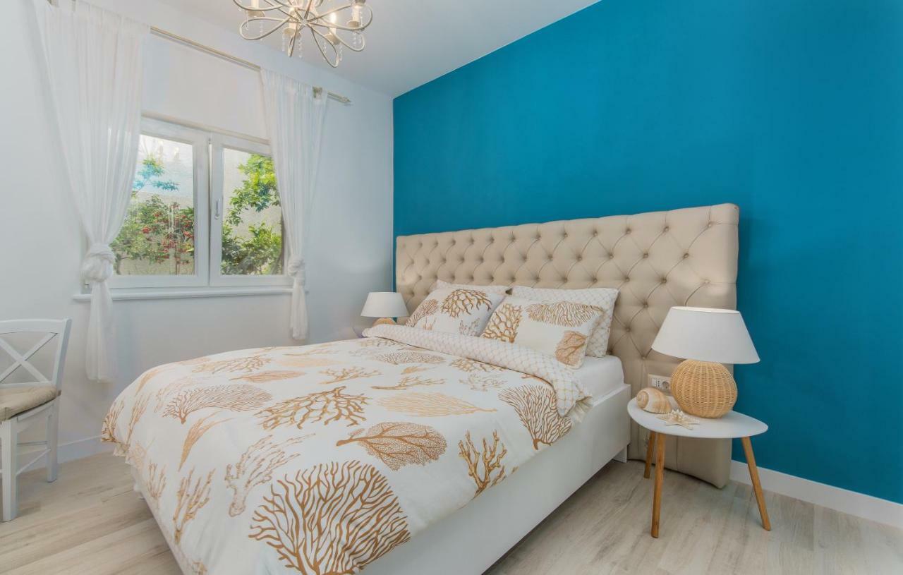 New!!! New Riva Luxury One - With Sunny Terrace & Big Garden Apartment Poreč Exterior foto